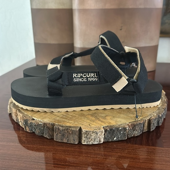 Rip Curl *NWOT* Women’s Searcher All Terrain Sandals, Black & Tan - Picture 1 of 14